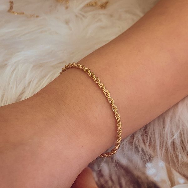 new fashion gold color twist rope chain bracelet for women punk hip hop metal bracelets party wedding jewelry, Golden;silver
new fashion gold color twist rope chain bracelet for women punk hip hop metal bracelets party wedding jewelry, Golden;silver
