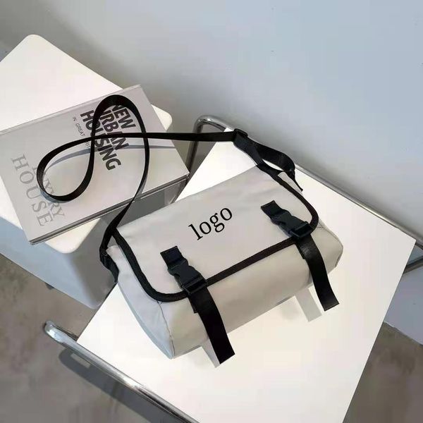 luxury design handbag 2021 new men's and women's single shoulder messenger bag street trend tooling machine can pack lovers'
luxury design handbag 2021 new men's and women's single shoulder messenger bag street trend tooling machine can pack lovers'