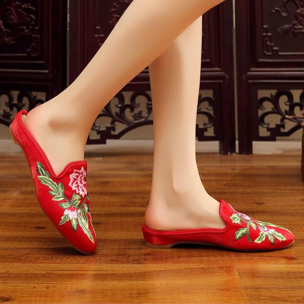 slippers vintage flowers embroidery ladies flannel cotton mules shoes close pointed toe all season leisure women comfort flat, Black
slippers vintage flowers embroidery ladies flannel cotton mules shoes close pointed toe all season leisure women comfort flat, Black