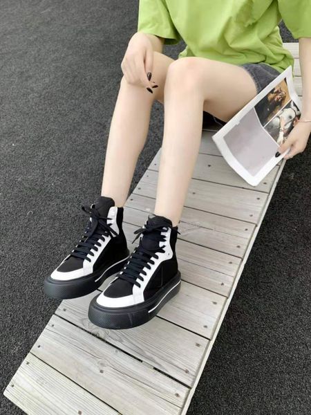 wholesale luxury casual shoes for men women, princess and prince wear 8 colors, classic design copy, size 36-46
wholesale luxury casual shoes for men women, princess and prince wear 8 colors, classic design copy, size 36-46