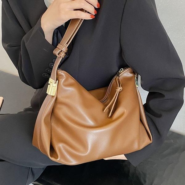 evening bags high-quality one-shoulder women's bag 2021 commuter large-capacity messenger versatile portable tote
evening bags high-quality one-shoulder women's bag 2021 commuter large-capacity messenger versatile portable tote