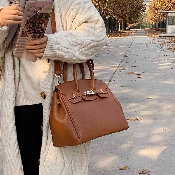 large capacity women's summer 2021 new fashion versatile portable one shoulder messenger tote bag
large capacity women's summer 2021 new fashion versatile portable one shoulder messenger tote bag
