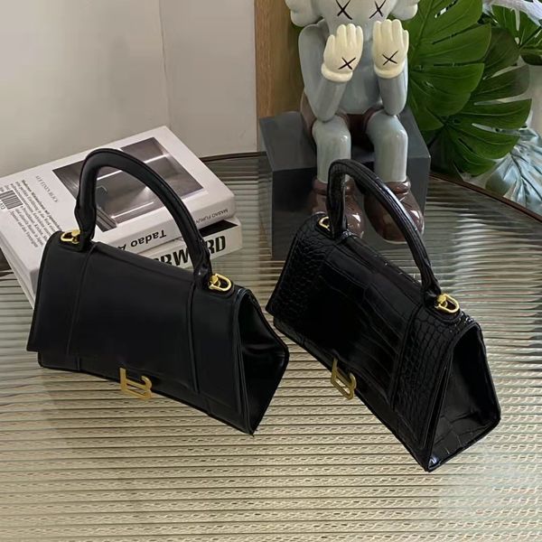 handbag new b-shaped hourglass women's leisure personalized sling single shoulder messenger bag black crocodile pattern small square ba
handbag new b-shaped hourglass women's leisure personalized sling single shoulder messenger bag black crocodile pattern small square ba