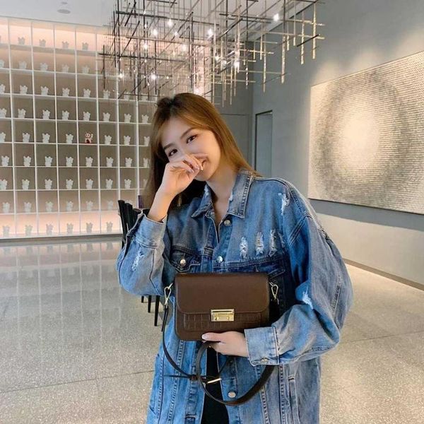 fashion simple design crossbody bag metal hasp 2021 autumn winter arrival single shoulder all match stone pattern cosmetic bags & cases
fashion simple design crossbody bag metal hasp 2021 autumn winter arrival single shoulder all match stone pattern cosmetic bags & cases