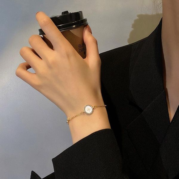 charm bracelets luxury fashion cubic zirconia natural shell stone bracelet for woman exquisite gold chain cuff girl jewelry gift, Golden;silver
charm bracelets luxury fashion cubic zirconia natural shell stone bracelet for woman exquisite gold chain cuff girl jewelry gift, Golden;silver
