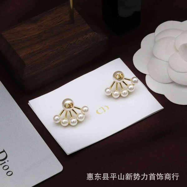 luxury earrings fashion designer female jewelry d family cd 2021 letter dijia pearl net red versatile, Red;brown
luxury earrings fashion designer female jewelry d family cd 2021 letter dijia pearl net red versatile, Red;brown