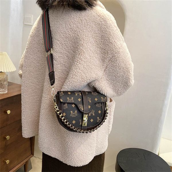 bag women's bag new fashion flower single shoulder messenger envelope urban simple style
bag women's bag new fashion flower single shoulder messenger envelope urban simple style