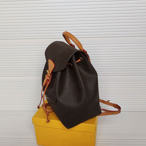 good quality leather backpack style old flower woman travel bags men backpacks embossing paris famous designer double shoulder sport bag han
good quality leather backpack style old flower woman travel bags men backpacks embossing paris famous designer double shoulder sport bag han