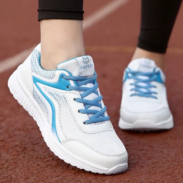 2021 designer running shoes for men women black pink blue white fashion mens womens trainers outdoor sports sneakers size 35-42 16, White;red
2021 designer running shoes for men women black pink blue white fashion mens womens trainers outdoor sports sneakers size 35-42 16, White;red