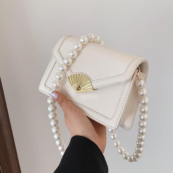 shoulder bags niche design bag 2021 fashion pearl chain messenger female wild square width: 18cm
shoulder bags niche design bag 2021 fashion pearl chain messenger female wild square width: 18cm