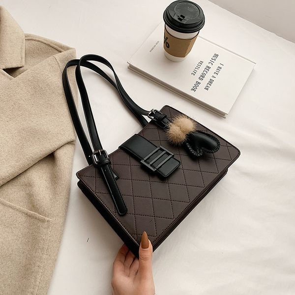 70% off exclusive simple bag women's new texture hand rhombic lattice embroidered thread one shoulder armpit versatile small square
70% off exclusive simple bag women's new texture hand rhombic lattice embroidered thread one shoulder armpit versatile small square