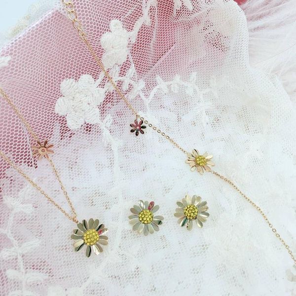 charm bracelets titanium steel small daisy bracelet color gold sun flower cold wind net red jewelry wholesale, Golden;silver
charm bracelets titanium steel small daisy bracelet color gold sun flower cold wind net red jewelry wholesale, Golden;silver
