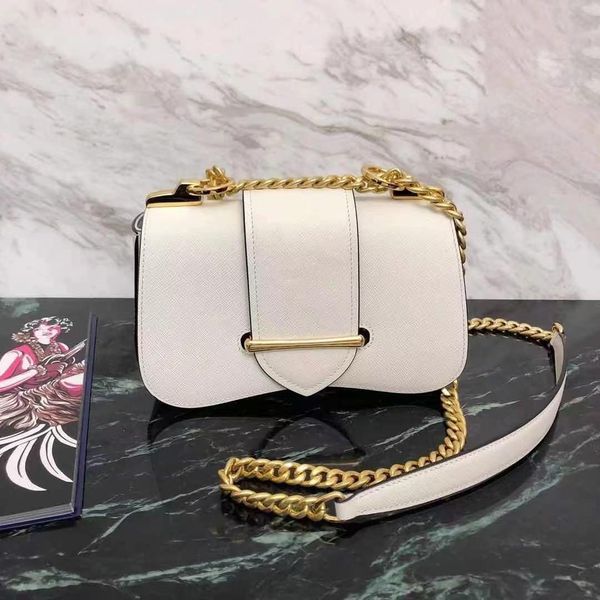 women designers bags 2021 handbag shoulder crossbody original factory cowhide inner sheepskin fashion branched handbags bag(21.5*12.5*6.5cm)
women designers bags 2021 handbag shoulder crossbody original factory cowhide inner sheepskin fashion branched handbags bag(21.5*12.5*6.5cm)