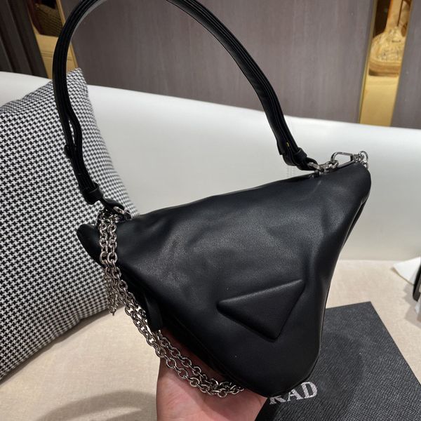 factory outlet design mini triangle single shoulder messenger bag net red same hand portable autumn and winter fashion women's bag
factory outlet design mini triangle single shoulder messenger bag net red same hand portable autumn and winter fashion women's bag