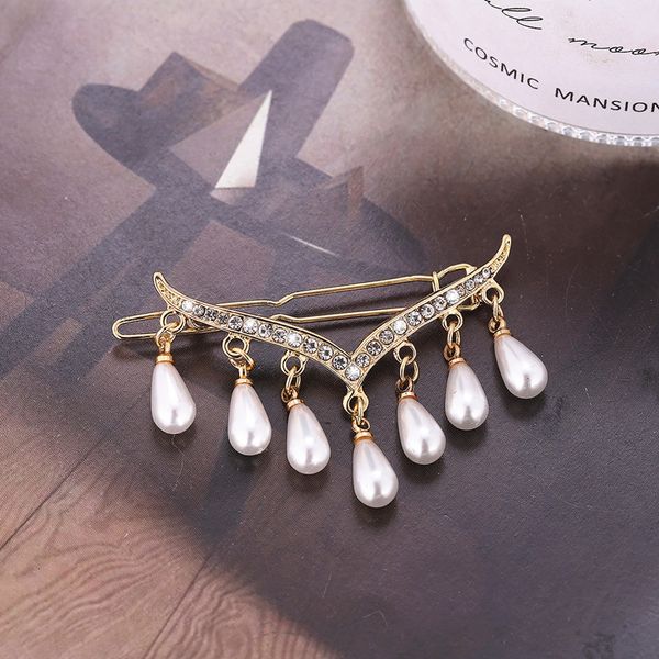 version net red personality v hairpin imitation pearl pendant tassel frog button girl bangs side clip, Golden;silver
version net red personality v hairpin imitation pearl pendant tassel frog button girl bangs side clip, Golden;silver