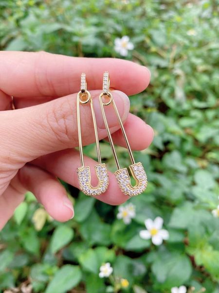 5pairs safety pin gold piercing cubic zirconia dangle woman pendientes 2021 charm earrings, Golden
5pairs safety pin gold piercing cubic zirconia dangle woman pendientes 2021 charm earrings, Golden