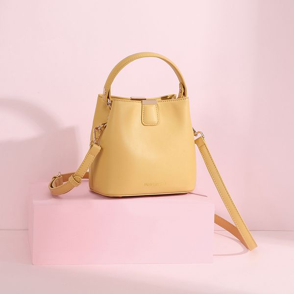 spring and summer small women 2021 new versatile trendy bucket slung one shoulder women's fashion handbag
spring and summer small women 2021 new versatile trendy bucket slung one shoulder women's fashion handbag