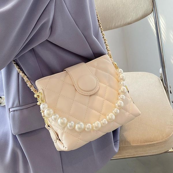 evening bags lattice pearl tote bucket bag 2021 summer high-quality pu leather women's designer handbag chain shoulder messenger
evening bags lattice pearl tote bucket bag 2021 summer high-quality pu leather women's designer handbag chain shoulder messenger