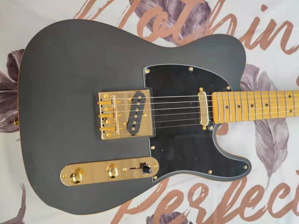 black fashion 6 string electric guitar, including mail, we can customize your favorite guita separately
black fashion 6 string electric guitar, including mail, we can customize your favorite guita separately