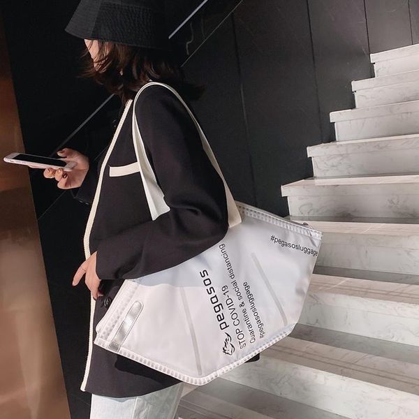 waist bags 2021 niche design creative mask shape shoulder bag large-capacity fashion environmentally friendly handbag tide
waist bags 2021 niche design creative mask shape shoulder bag large-capacity fashion environmentally friendly handbag tide