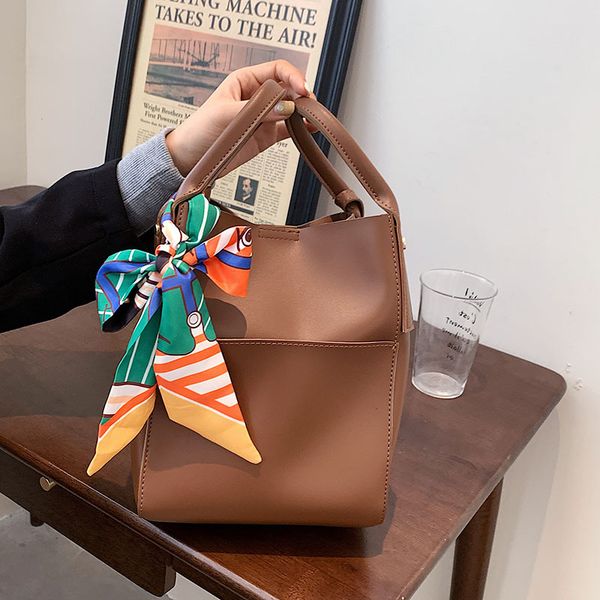2021 new texture vintage women's bag simple large capacity two piece one shoulder handbag
2021 new texture vintage women's bag simple large capacity two piece one shoulder handbag