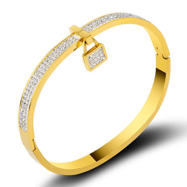 full cubic zirconia crystals lock bracelets & bangles for women lover classic gold bangles fashion jewelry gift drop shiping q0717, Black
full cubic zirconia crystals lock bracelets & bangles for women lover classic gold bangles fashion jewelry gift drop shiping q0717, Black