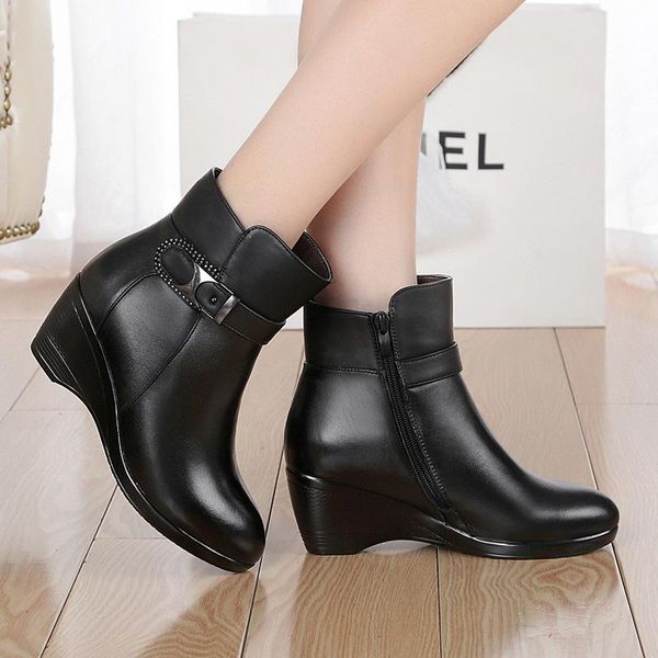 wool ankle boots women's non-slip sole cowhide wedges leather low-tube mother's cotton shoes women, Black 
wool ankle boots women's non-slip sole cowhide wedges leather low-tube mother's cotton shoes women, Black