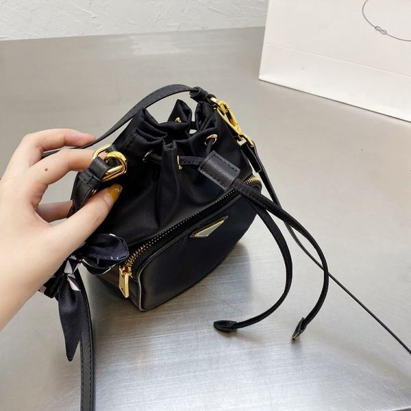 2022 women bucket bags designers crossbody shoulder bag small fashion handbags drawstrings triangle cute style
2022 women bucket bags designers crossbody shoulder bag small fashion handbags drawstrings triangle cute style