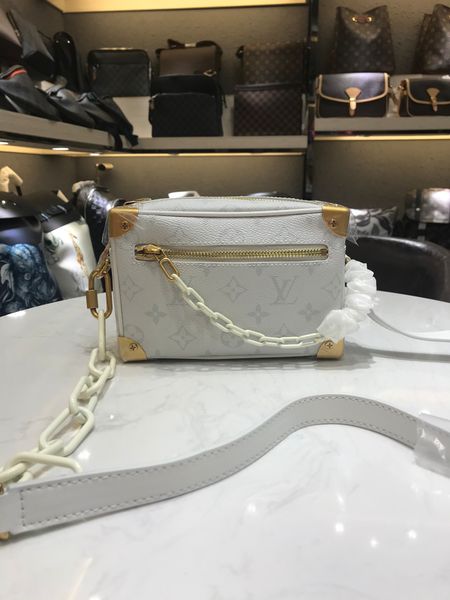 2021 ladies fashion designer vanity cosmetic bags contrasting color lock shoulder bag messenger bags in stock
2021 ladies fashion designer vanity cosmetic bags contrasting color lock shoulder bag messenger bags in stock