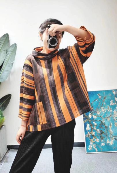 miyake fold light through a chip type gauze cloak summer striped loose t-shirt batwing sleeve in stock women's, White
miyake fold light through a chip type gauze cloak summer striped loose t-shirt batwing sleeve in stock women's, White