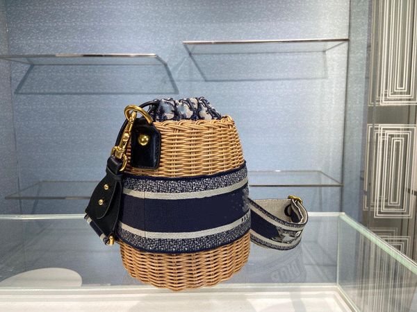 classic ladies bag 7a high-end custom quality veggie basket bag fashion business casual style with long shoulder straps, Black;red
classic ladies bag 7a high-end custom quality veggie basket bag fashion business casual style with long shoulder straps, Black;red