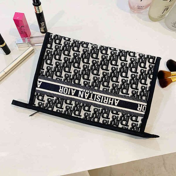 2022 factory wholesale net red canvas embroidered make-up travel wash fashion one shoulder cross square box women's bag 25t7
2022 factory wholesale net red canvas embroidered make-up travel wash fashion one shoulder cross square box women's bag 25t7