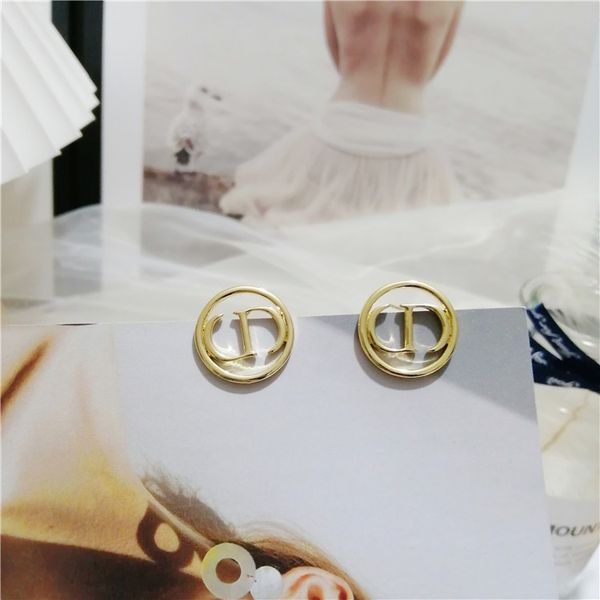 2021 new designer temperament metal texture letter silver needle earrings fashionable personality street tiaodi fashion, Golden 
2021 new designer temperament metal texture letter silver needle earrings fashionable personality street tiaodi fashion, Golden