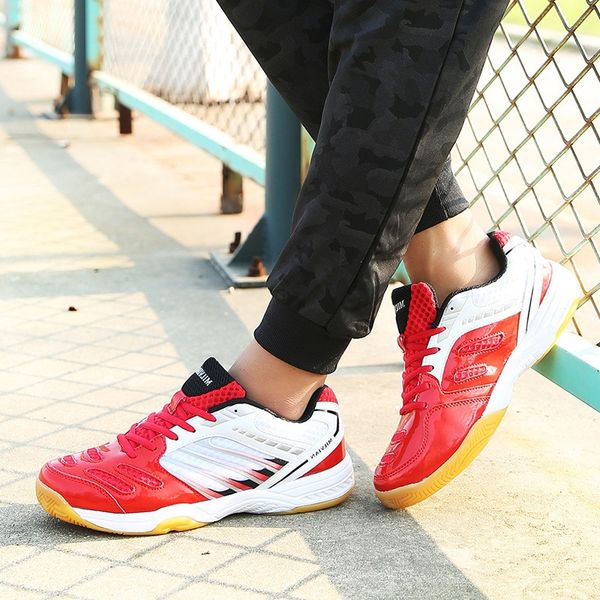 464748 yards foreign trade large size couple badminton shoes mesh breathable competition training shoes tennis shoes table tennis ball, Black;white
464748 yards foreign trade large size couple badminton shoes mesh breathable competition training shoes tennis shoes table tennis ball, Black;white