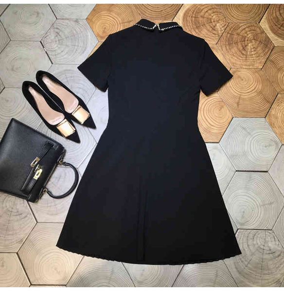autumn black/white lapel neck loose women dress designer crystals pleats vestidos de festa milan runway dresses 9002
autumn black/white lapel neck loose women dress designer crystals pleats vestidos de festa milan runway dresses 9002