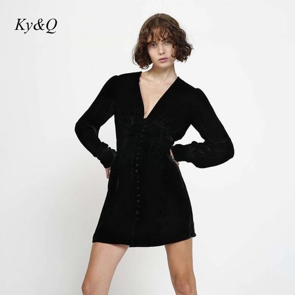 casual dresses 2021 autumn winter black elegent velvet mini bodycon dress women vintage french elegant long sleeve fashion ladies party, Black;gray
casual dresses 2021 autumn winter black elegent velvet mini bodycon dress women vintage french elegant long sleeve fashion ladies party, Black;gray