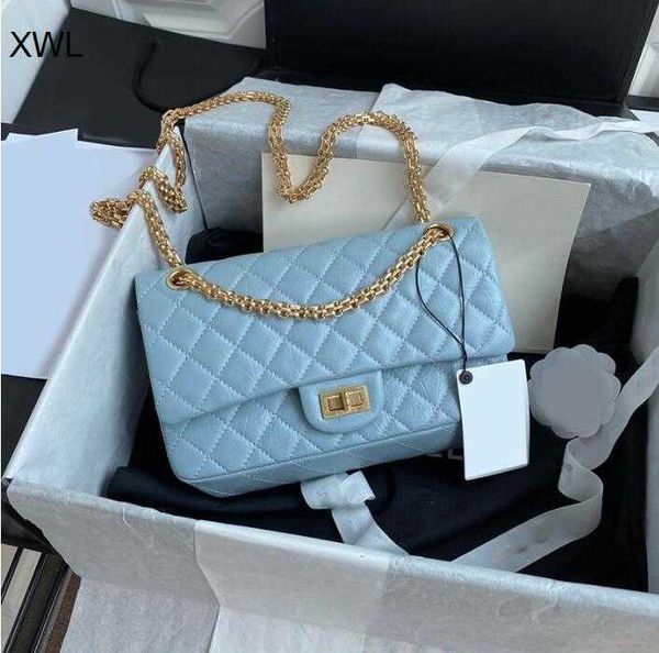2021 classic women bagslatest imported cowhide the leather is delicate soft comfortable equipped with metal chain fashion bag
2021 classic women bagslatest imported cowhide the leather is delicate soft comfortable equipped with metal chain fashion bag