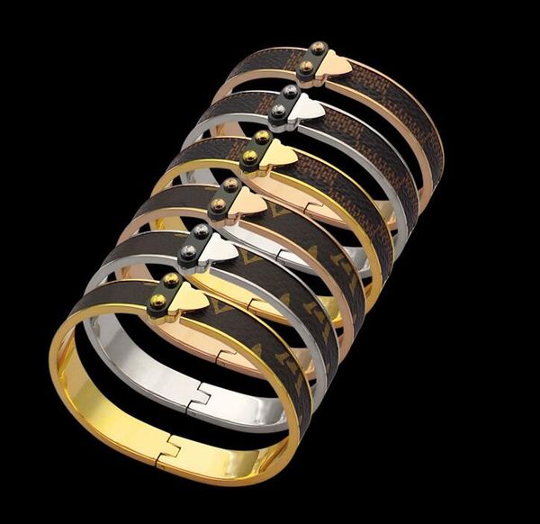 o uis avuit ton leather bracelets titanium steel bracelet gift box send packing designer v letter lock lovers printed, Golden;silver
o uis avuit ton leather bracelets titanium steel bracelet gift box send packing designer v letter lock lovers printed, Golden;silver