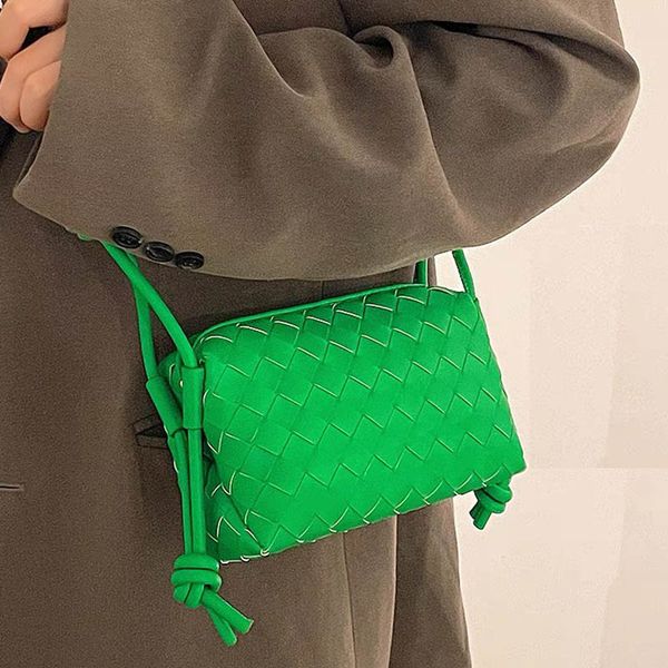 fashion trend all-match woven shoulder crossbody bags for women 2021 solid color handbag designer chain small square bag
fashion trend all-match woven shoulder crossbody bags for women 2021 solid color handbag designer chain small square bag