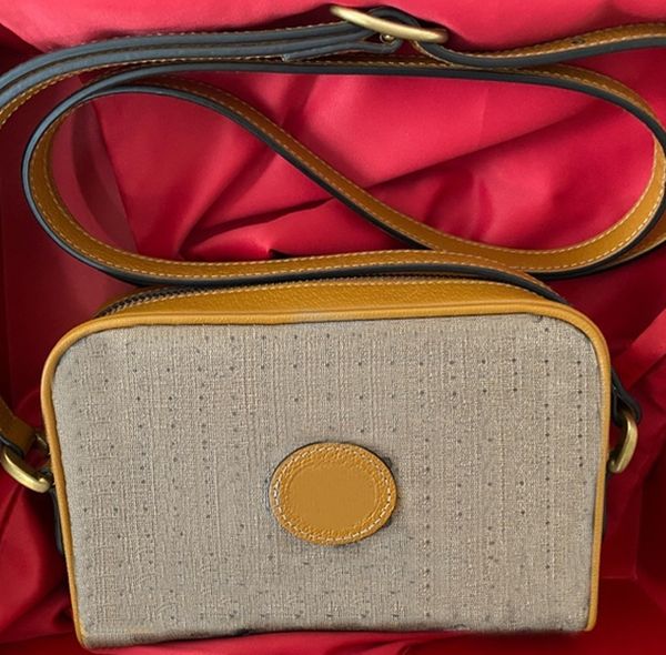 lychee leather embossed women messenger bags simple and fashionable single-shoulder messengers bag classic timeless deep sea blue stitching
lychee leather embossed women messenger bags simple and fashionable single-shoulder messengers bag classic timeless deep sea blue stitching