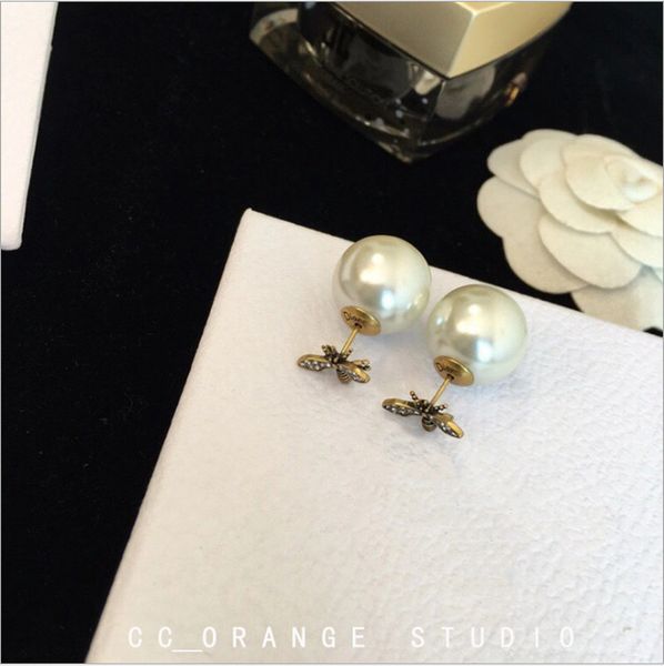 Fashion Charm 2021 925 Silver Needle d Home Small Bee Earrings with Diamond 
Fashion Charm 2021 925 Silver Needle d Home Small Bee Earrings with Diamond