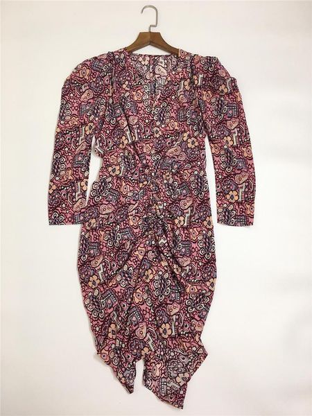 casual dresses 2021ss woman vintage floral print silk midi dress cinched gathered waist v-neck long sleeves fashion, Black;gray
casual dresses 2021ss woman vintage floral print silk midi dress cinched gathered waist v-neck long sleeves fashion, Black;gray