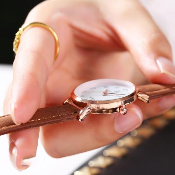 wristwatches tike toker 2021 watches simple and thin little fresh girl's style metal frame wristwatch clock hours, Slivery;brown
wristwatches tike toker 2021 watches simple and thin little fresh girl's style metal frame wristwatch clock hours, Slivery;brown