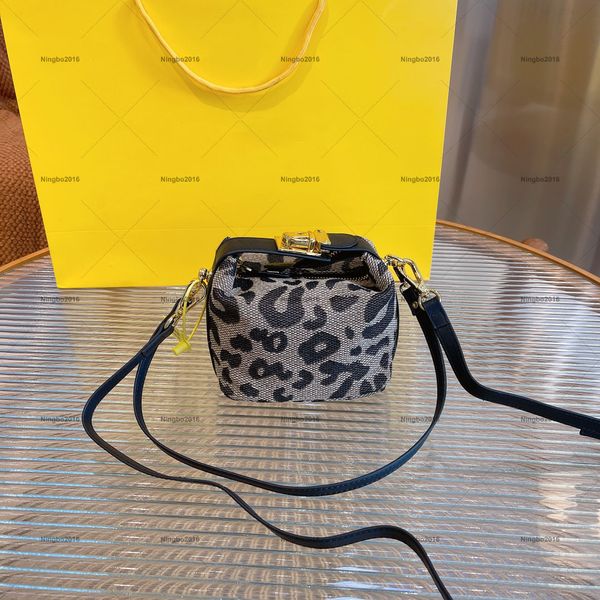 fashion women mini bags classic f letter camouflage leopard print handbag crossbody bag purse shoulder bags ladies messenger handbags for sh
fashion women mini bags classic f letter camouflage leopard print handbag crossbody bag purse shoulder bags ladies messenger handbags for sh