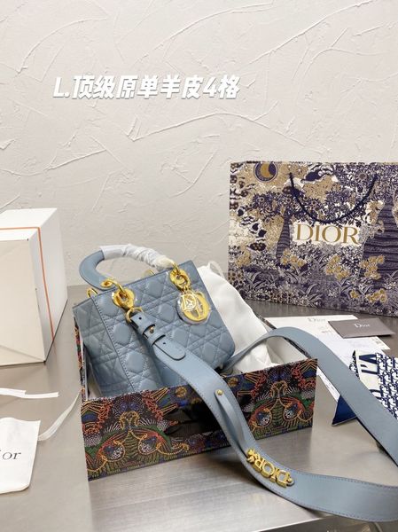 2021 womens shoulder bags luxury designers leather tote handbags women clutch bag backpack purse -l3332, Red;black
2021 womens shoulder bags luxury designers leather tote handbags women clutch bag backpack purse -l3332, Red;black