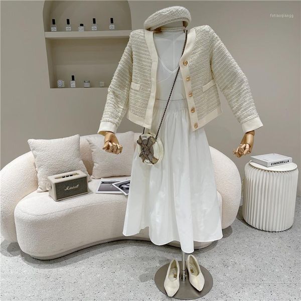 women's jackets spring 2021 fashion temperament v-neck single breasted stripe short coat tweed long sleeve cardigan top, Black;brown
women's jackets spring 2021 fashion temperament v-neck single breasted stripe short coat tweed long sleeve cardigan top, Black;brown