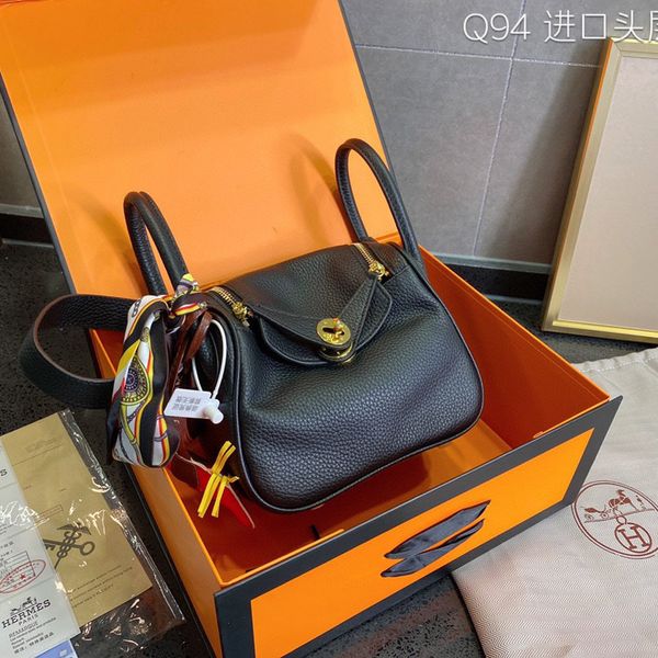 bag female 2021 new love ma family lindi messenger single shoulder handbag layer cowhide celebrity style
bag female 2021 new love ma family lindi messenger single shoulder handbag layer cowhide celebrity style
