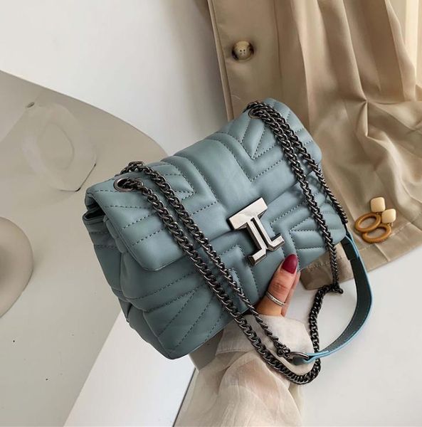 women's bags 2021 autumn embroidered thread messenger chain one-shoulder small square bag
women's bags 2021 autumn embroidered thread messenger chain one-shoulder small square bag
