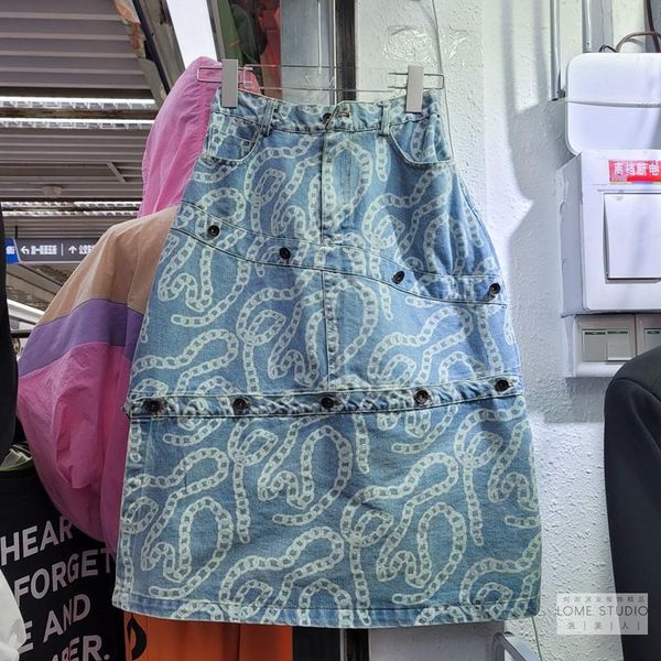 european style 2021 niche design button stitching high waist printed cowboy denim skirts, Black
european style 2021 niche design button stitching high waist printed cowboy denim skirts, Black