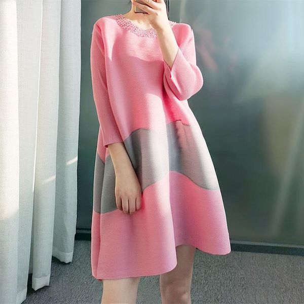 casual dresses beading round neck plus size dress for women summer hit the color loose miyak pleated a-line female vestidos, Black;gray
casual dresses beading round neck plus size dress for women summer hit the color loose miyak pleated a-line female vestidos, Black;gray